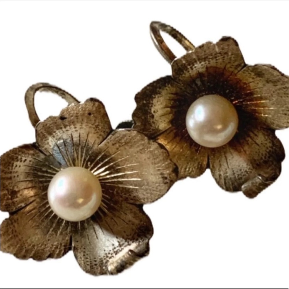 Sterling Silver Pearl Vintage Screw Back Earrings - Picture 4 of 7
